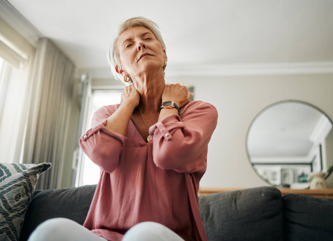 Bei Fibromyalgie-Patienten gehören Schmerzen und Erschöpfung zum Alltag. / Foto: Adobe Stock/Kay Abrahams/peopleimages.com