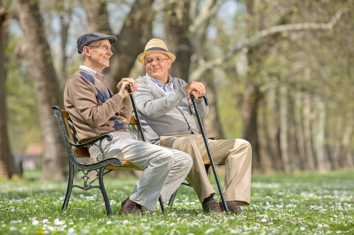 Ein Faktor könnte sein, dass niedriges Einkommen dazu führt, dass man in Regionen wohnt, in denen man beispielsweise  durch Lärm oder Schmutz gesundheitlich benachteiligt ist. / Foto: iStock/Ljupco