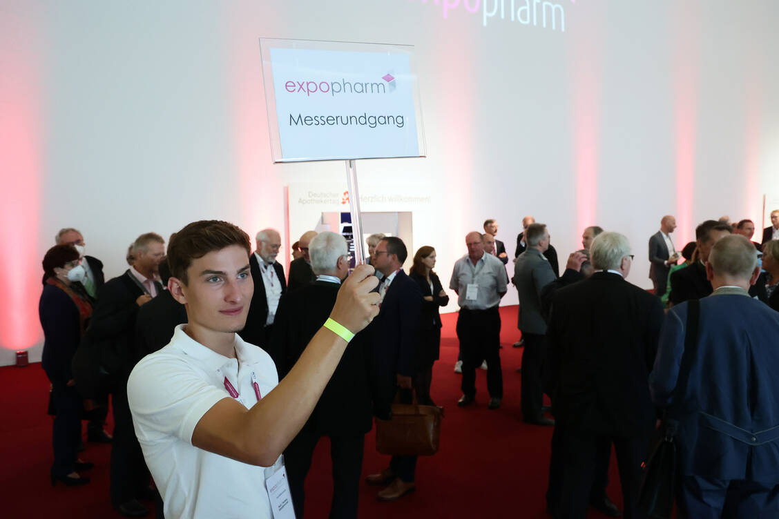 Die geführten Rundgänge sind nur eines von vielen Angeboten, die PTA in diesem Jahr auf der expopharm erwarten. / Foto: PZ/Alois Müller