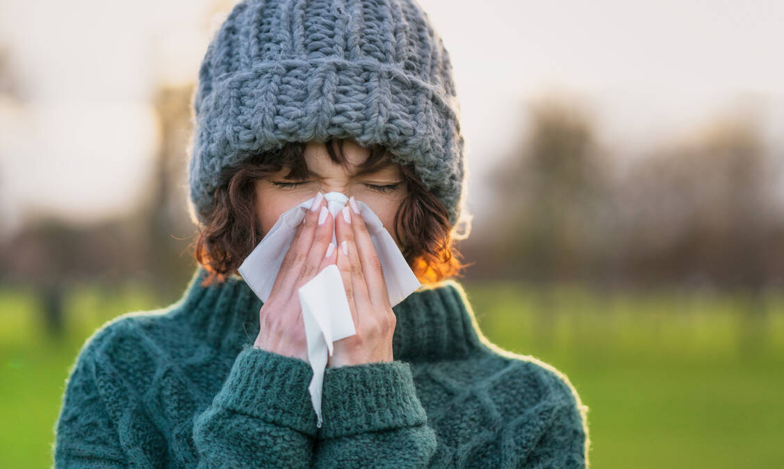 Bald ist es wieder soweit – die Erkältungssaison startet. Die körpereigene Abwehr kann womöglich etwas Anschub brauchen. / Foto: Getty Images/georgeclerk