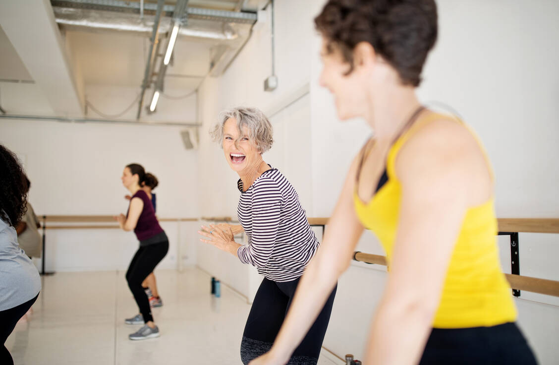 Fit mit Tanz: Viele Fitnessworkouts wie Zumba oder Bowka integrieren verschiedene tänzerische Elemente. / Foto: Getty Images/
Luis Alvarez
