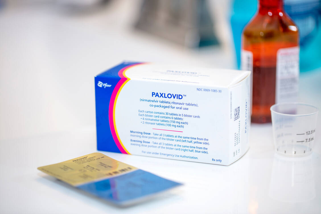 Die Einnahme von Paxlovid soll möglichst schnell nach Einsetzen der Symptome erfolgen, die Therapiedauer beträgt fünf Tage. / Foto: Adobe Stock/Stuart Monk
