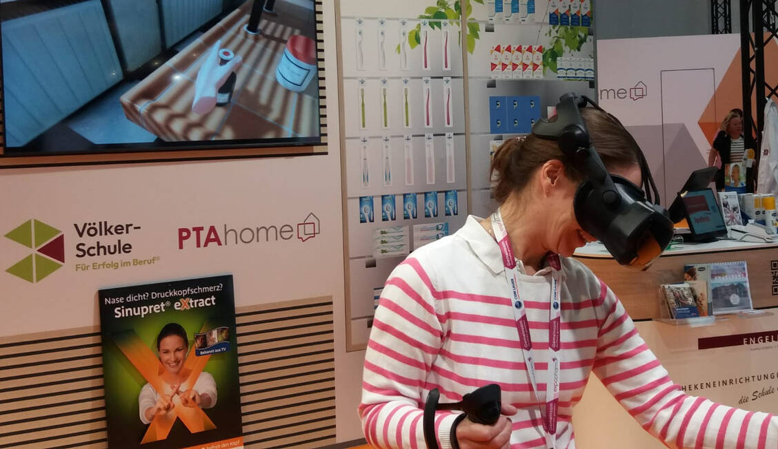 Die Vorteile der VR-Technologie liegen auf der Hand: Sie ist flexibel einsetzbar, praktische Situationen können realitätsnah simuliert werden und darüber hinaus macht es ungemein viel Spaß. / Foto: PZ/Gaaz