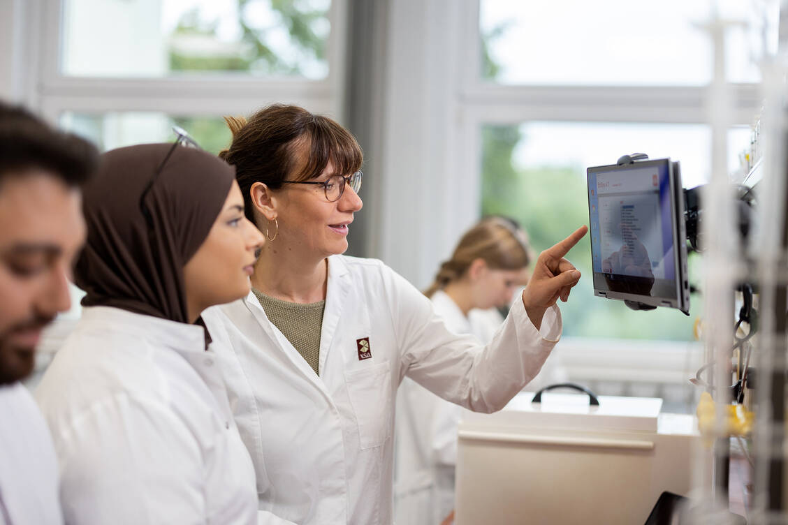 Die Völker-Schule Osnabrück bietet PTA-Anerkennungskurse mit AZAV-Zertifizierung an.  / © Völker-Schule Osnabrück