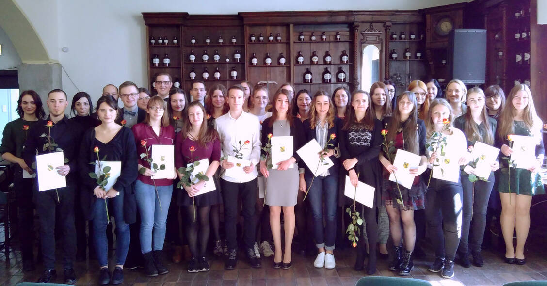 Haben die Ausbildung erfolgreich abgeschlossen: Die Absolventen der Ruth-Pfau-Schule Leipzig / Foto: Foto: Anke Heinig