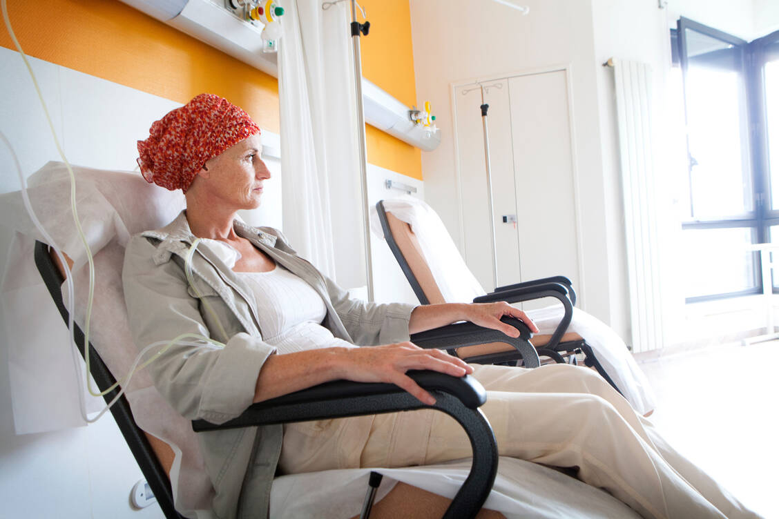 Wichtig ist, dass Patienten eine Prämedikation mit Antiemetika erhalten, da der neue Antikörper Übelkeit und Erbrechen hervorrufen kann. / © Adobe Stock/BSIP