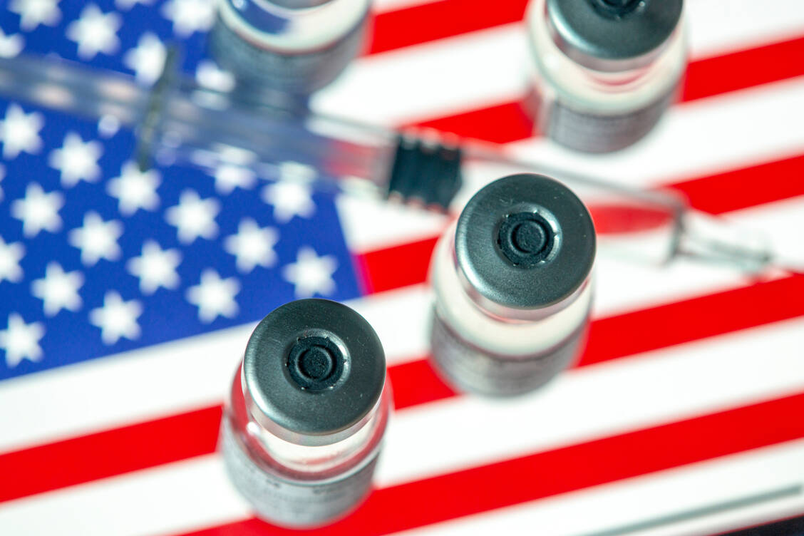 Als erster Covid-19-Impfstoff in den USA wird Comirnaty® von Biontech und Pfizer regulär zugelassen. / Foto: Getty Images/Paul Biris