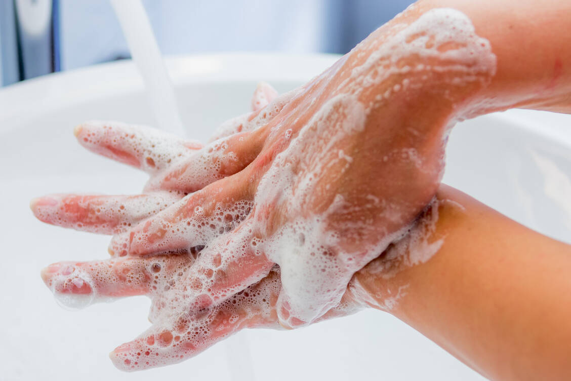 Händewaschen ist die wichtigste Maßnahme, um sich vor einer Infektion zu schützen. / Foto: Adobe Stock/Racle Fotodesign