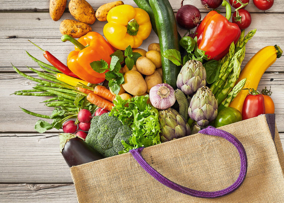 Eine pflanzenbasierte Ernährung bringt einige Vorteile mit sich, unter anderem für Darm und Leber. / Foto: Adobe Stock/exclusive-design