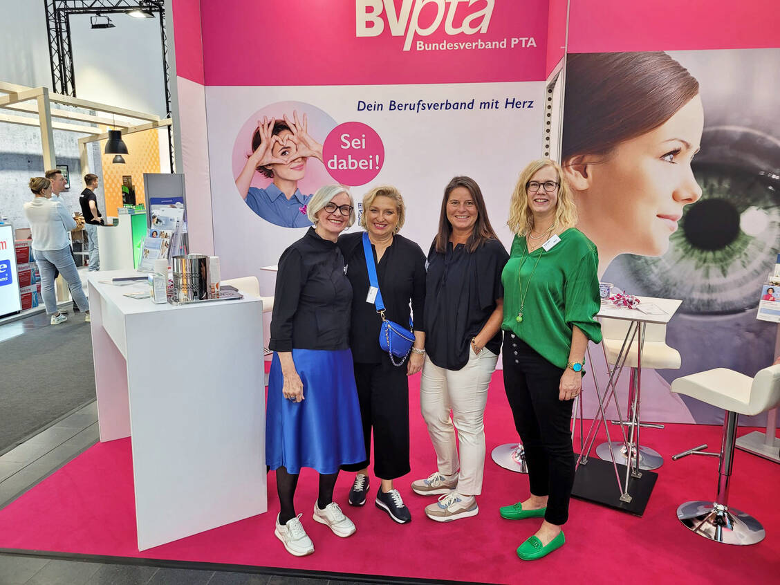 Das Messeteam des BVpta informierte auf der Expopharm 2023 über den spannenden Beruf der PTA. / Foto: BVpta