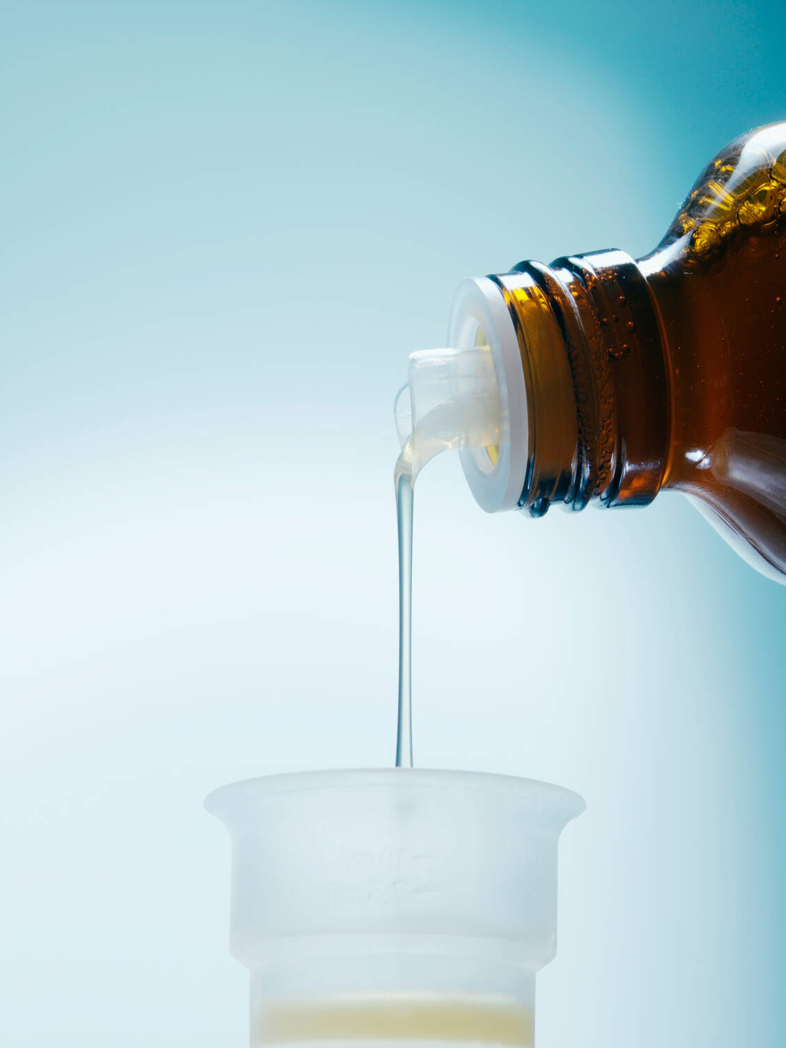 Einigen Phytotherapeutika, Ambroxol und Dextromethorphan bescheinigt die aktuelle Leitlinie eine gute Wirkung. / Foto: Getty Images/
Bernd Vogel