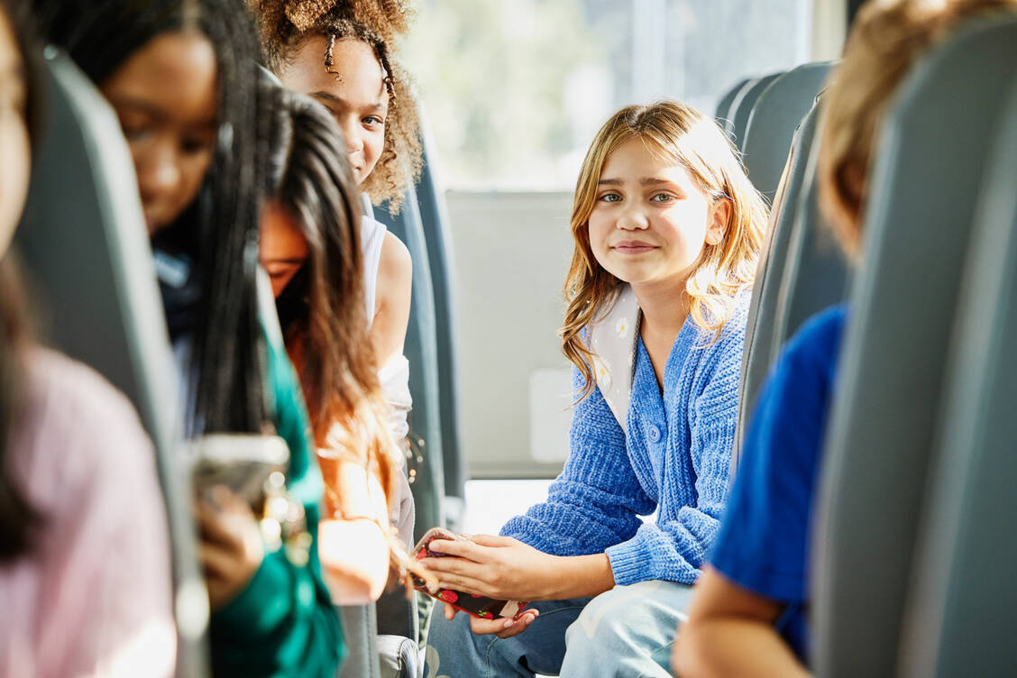 Viele junge Menschen wünschen sich Unterstützung in Gesundheitsfragen. Warum also nicht gleich als Schulfach etablieren? / © Getty Images/Thomas Barwick