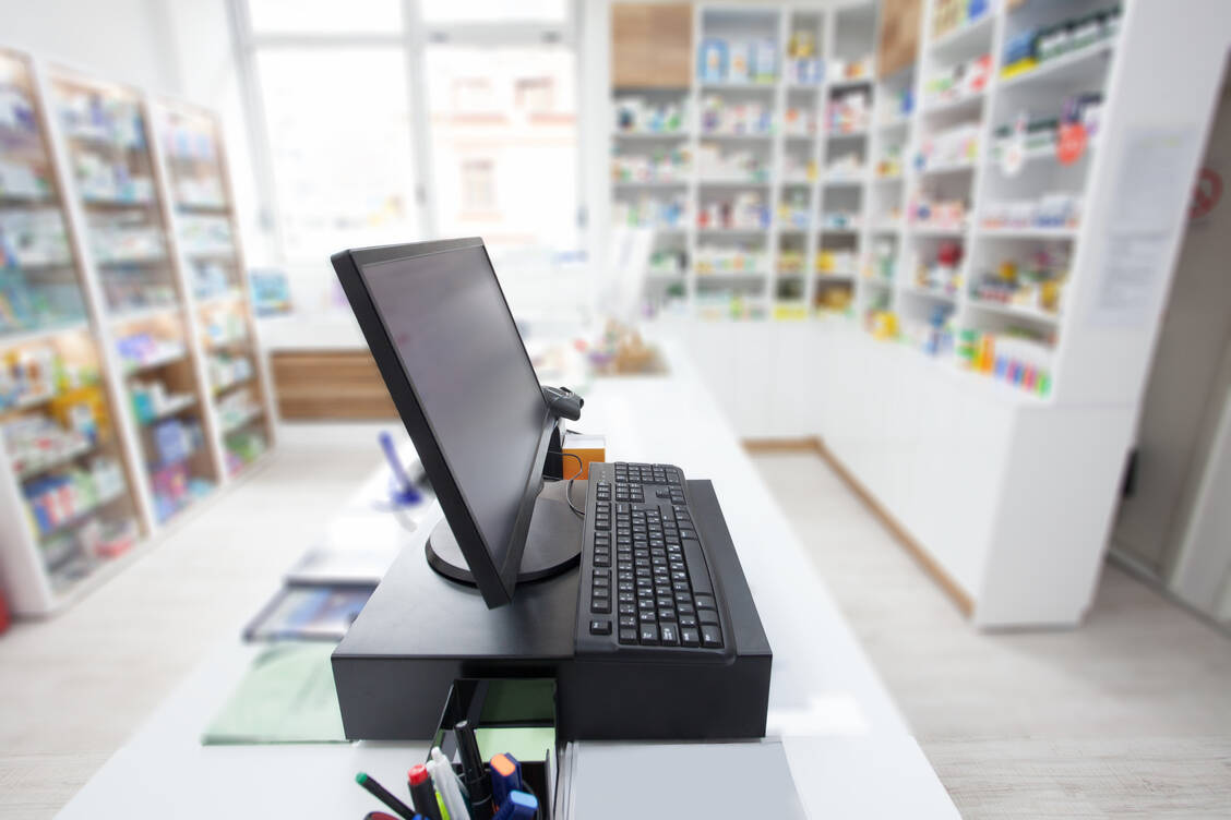 Im Rahmen des PZ-Webcasts erklärte Mathias Schindl von Noventi Schritt für Schritt wie das E-Rezept in der Warenwirtschaft dargestellt und bearbeitet wird. / Foto: Adobe Stock/aerogondo