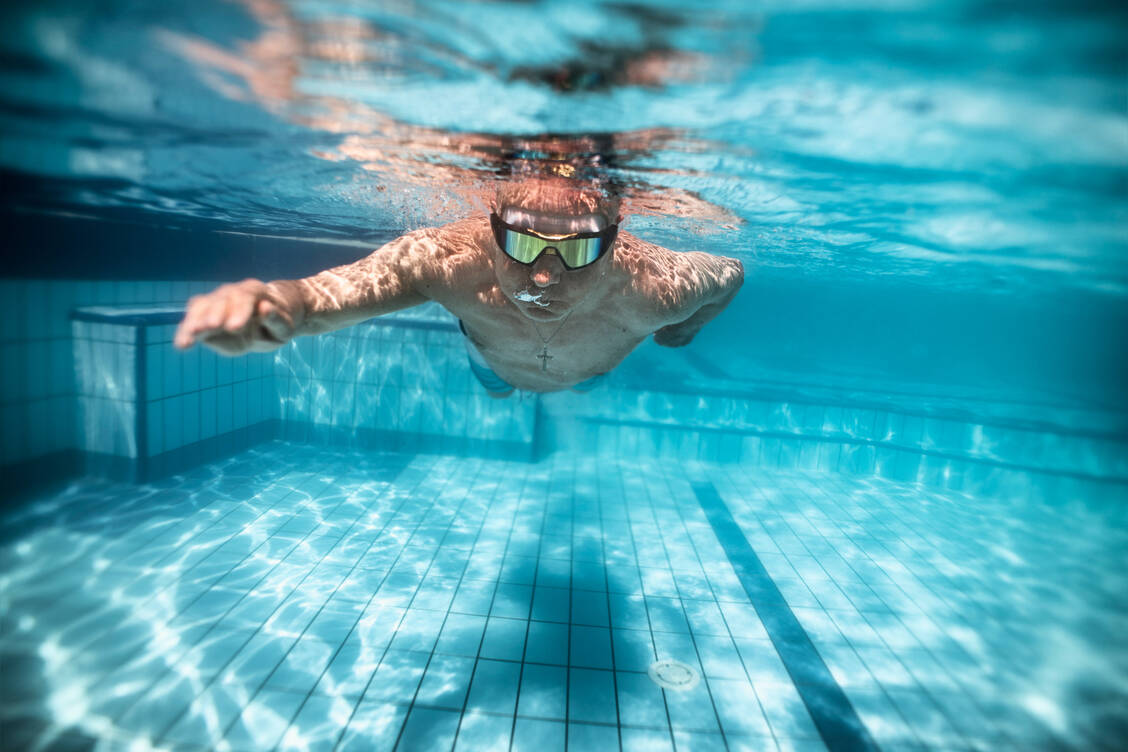 Eine möglichst flache Wasserlage kann  Kreislaufprobleme verringern. / © Getty Images/Imgorthand