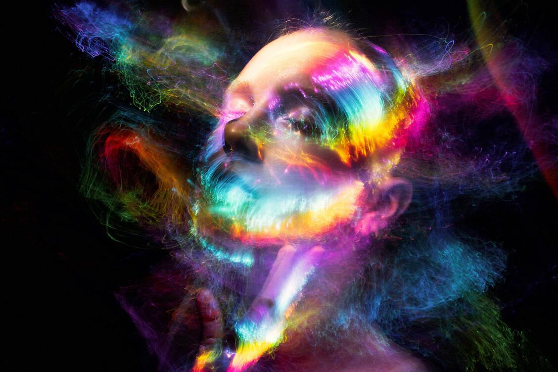 Durch den Missbrauch von LSD als Droge ist die Forschung ins Stocken gekommen. Nun nimmt sie wieder Fahrt auf. / Foto: Getty Images/SergeyKatyshkin