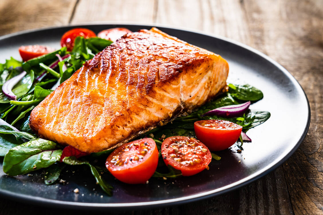 Lachs ist ein guter Spender für Omega-3-Fettsäuren und hierzulande sehr beliebt. / Foto: Adobe Stock/Jacek Chabraszewski