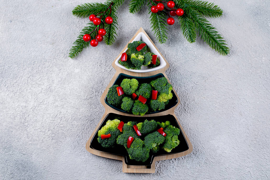 Gesunde Weihnachten: Gemüse darf beim Festessen nicht fehlen. / © Getty Images/	byanikona / 500px