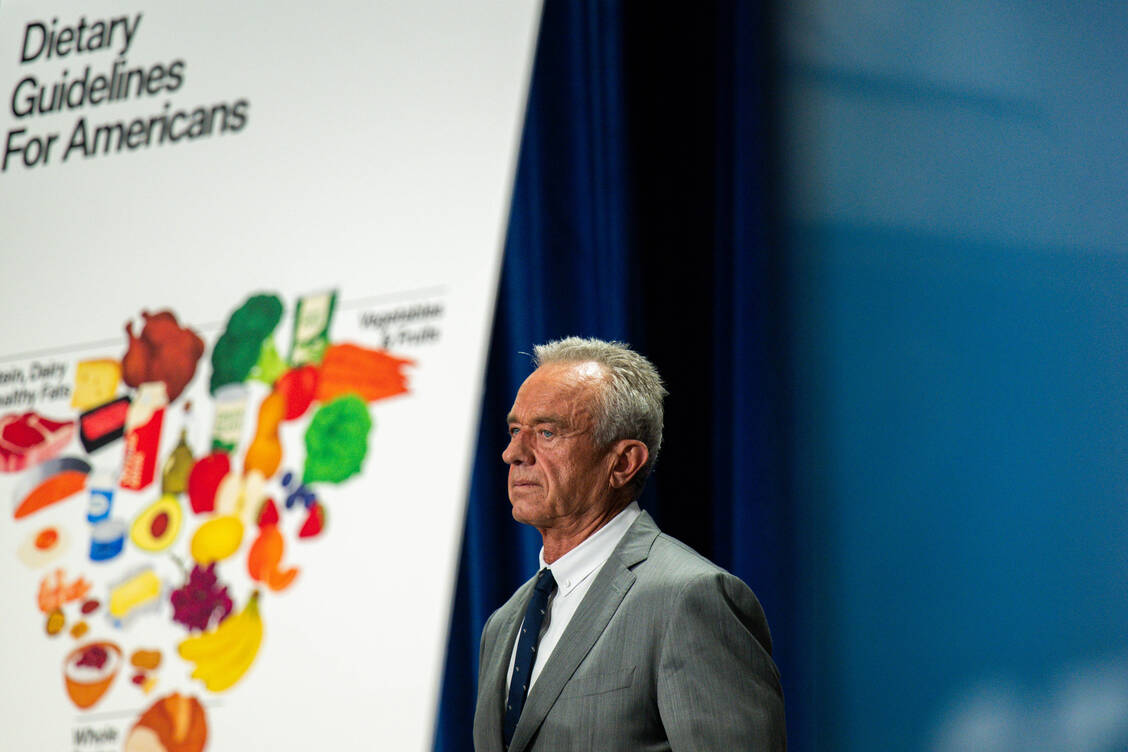 Eine neue Ernährungspyramide sorgte für Aufsehen unter Expertinnen und Experten. Denn die Empfehlungen widersprechen jahrzehntelanger ernährungsmedizinischer Evidenz. / © Imago Images/UPI Photo