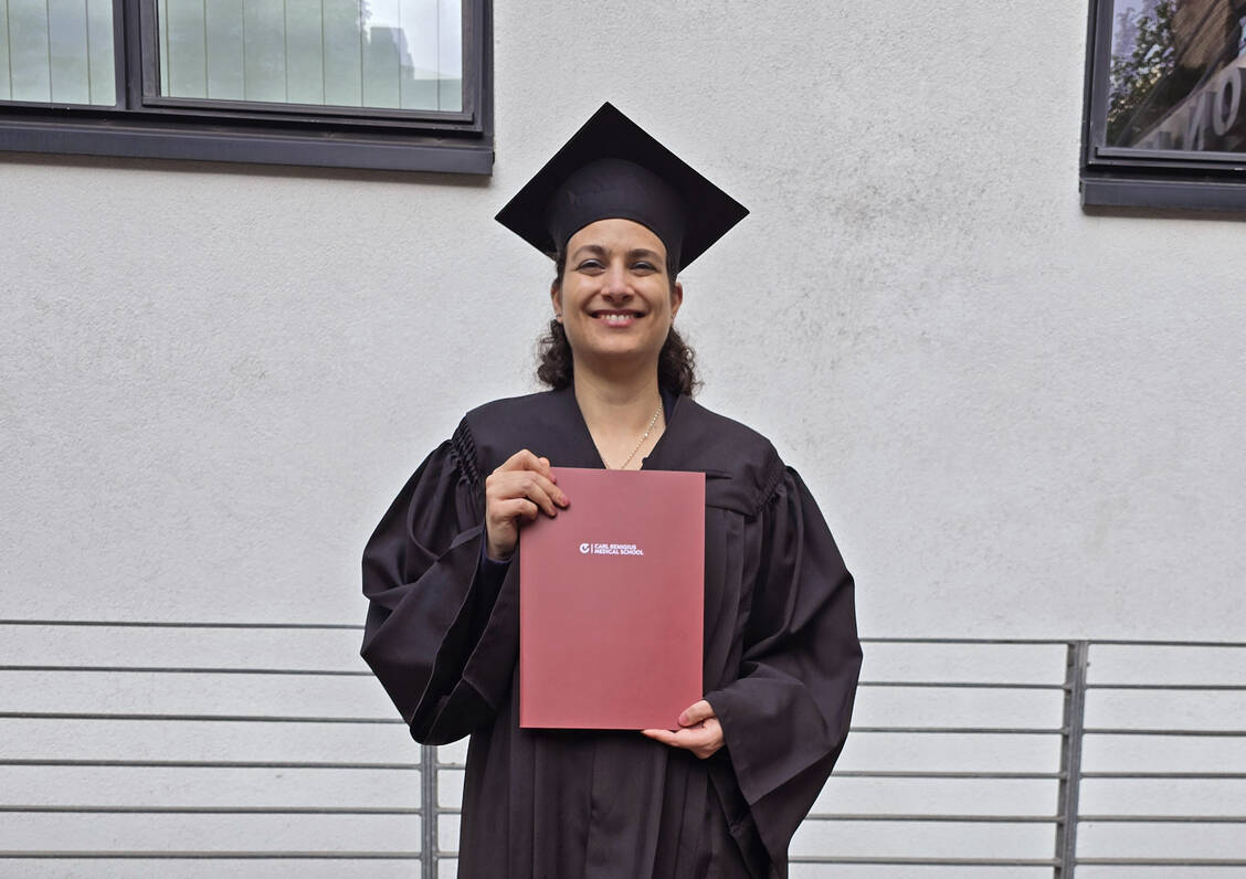 PTA Manuela Mohr hat allen Grund zur Freude – im vergangenen Jahr machte sie ihren Bachelor in Medizinpädagogik, der Master folgt. / © ((Folgt))