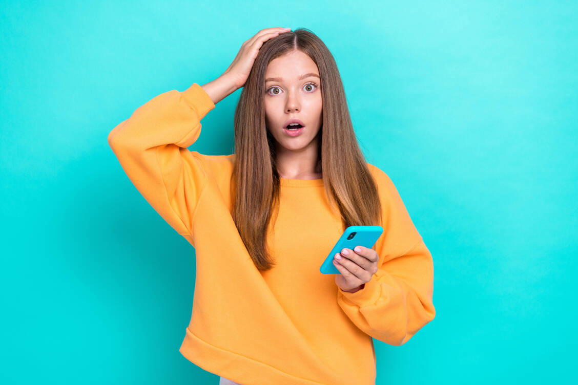 Wenn der Akku vom Handy leer ist, reagieren manche Menschen mit Angstsymptomen. / Foto: Adobe Stock/deagreez