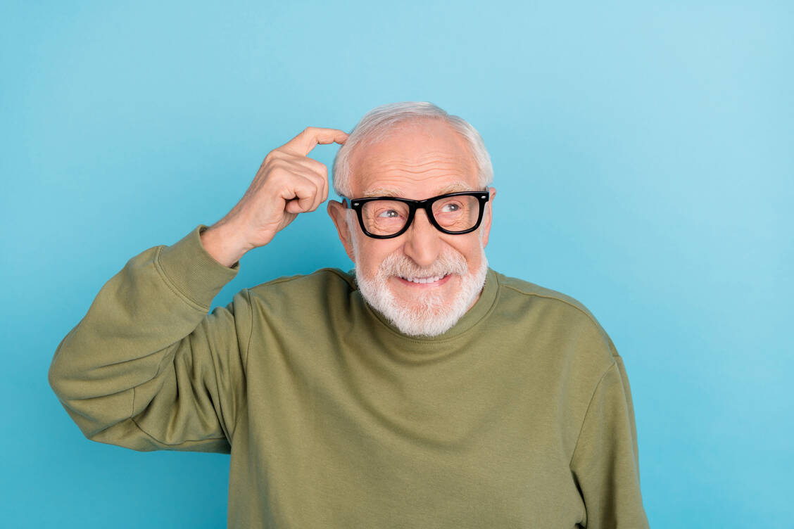 Mit dem Älterwerden wird zwar die Hirnrinde insgesamt dünner, aber nicht jede darin enthaltene Schicht. / © Adobe Stock/deagreez