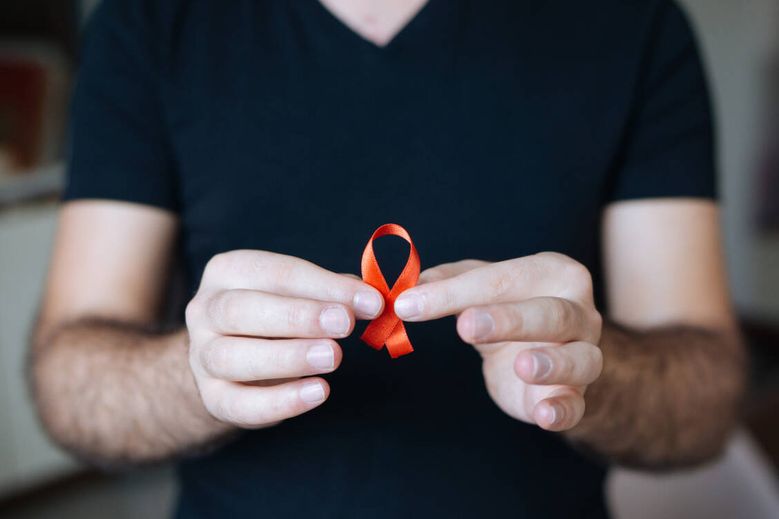 In Deutschland lebten nach Schätzungen Ende 2019 rund 90.700 HIV-Infizierte, darunter etwa 10.800 ohne davon zu wissen. / Foto: Getty Images/Burak Karademir