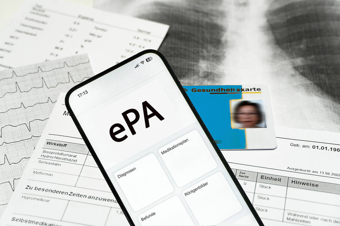 Im Sommer soll auch der bundeseinheitliche Medikationsplan in die EPA integriert werden. / © Adobe Stock/Andrea Gaitanides