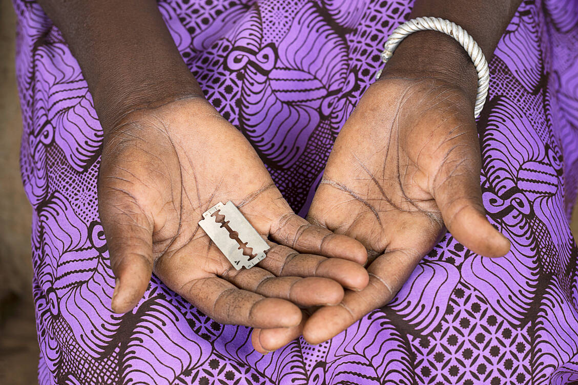 FGM sei eine tief verankerte kulturelle Tradition, die auf der Ungleichheit von Frauen und Männern basiere, so die Expertin. / Foto: Getty Images/Jadwiga Figula