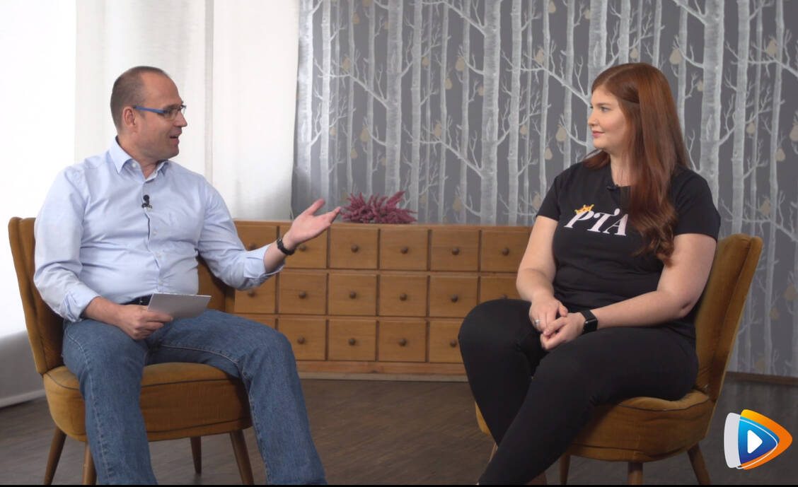 PTA und Bloggerin »PTA_Hanna« im Gespräch mit Apothekentrainer Frank Rebman – in Kooperation mit PTA Channel . / Foto: PTA Channel