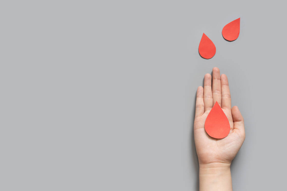 Bei Blutspenden zeichnet sich ein Mangel ab, Spender werden dringend gesucht. / Foto: Adobe Stock/Orawan