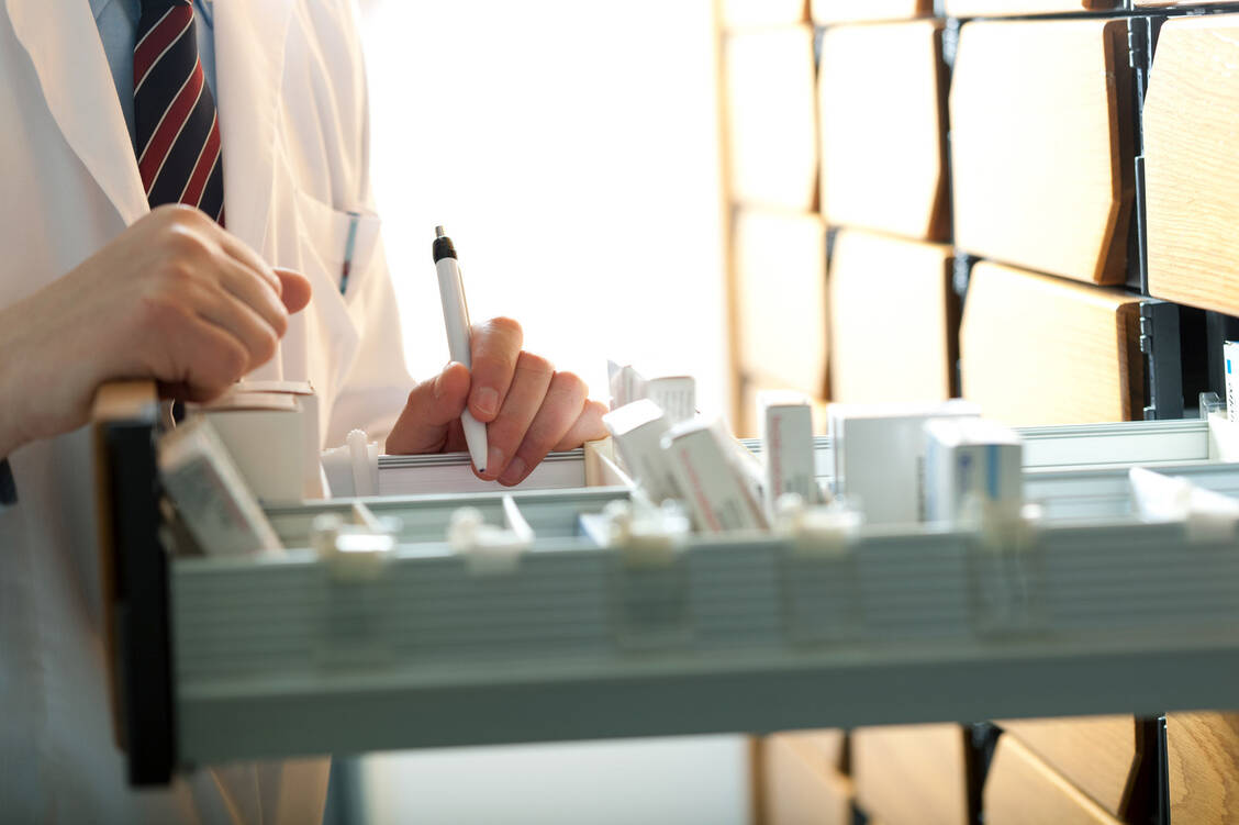 Apotheken können Patienten aktuell oft nur unter erschwerten Bedingungen mit Arzneimitteln versorgen, da es viele Lieferengpässe gibt. / Foto: Fotolia/Minerva Studio