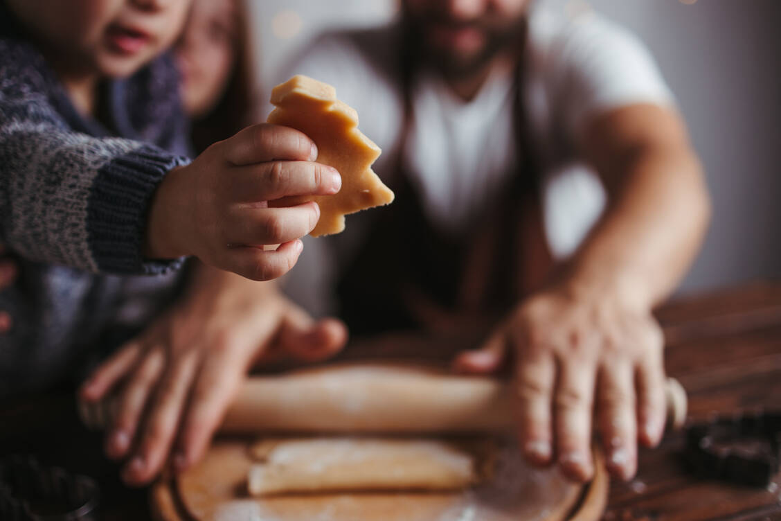 Ungetrübte Plätzchen(back)freude: Viele Rezepte lassen sich unkompliziert in zuckerreduzierte oder gar zuckerfreie und auch fettärmere Alternativen abwandeln.  / Foto: Getyy Images/Vadym Petrochenko