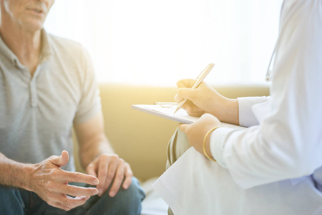 Zwischen psychologischem Wissen im Alltag und der Psychologie als Wissenschaft bestehen große Unterschiede. / Foto: Adobe Stock/DragonImages