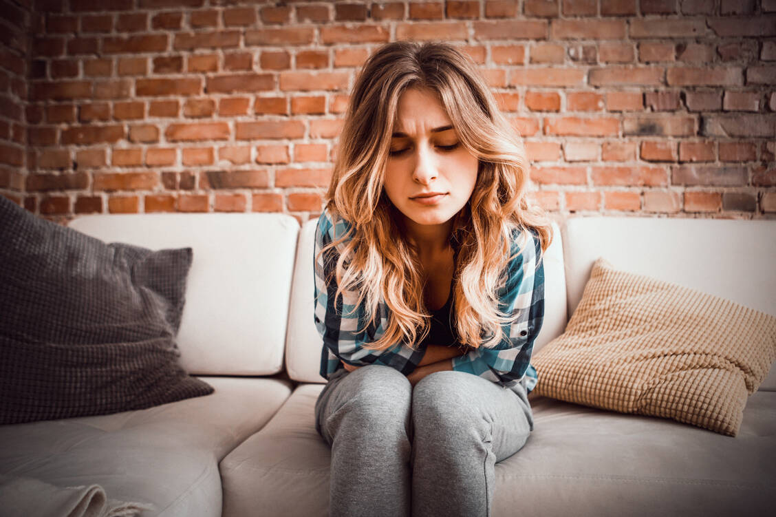 Immer Ärger mit der Regel: Für manche Frauen gehören Monat für Monat auch schmerzhafte Krämpfe oder starke Blutungen dazu. / Foto: Fotolia/agnieszka_marcinska