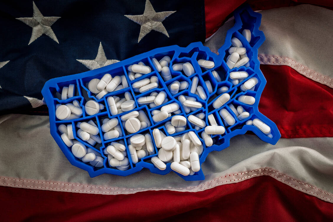 Staat in der Gesundheitskrise: In den USA ist die Lebenserwartung in den vergangenen Jahren gesunken. Neben Covid-19 hat auch die Opioid-Krise einen großen Teil dazu beigetragen.  / Foto: Getty Images/Moussa81