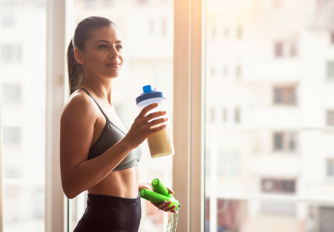 Kein Training ohne Eiweiß: Nach dem Sport greifen viele zum Protein-Shake. / Foto: Getty Images / ArtistGNDphotography