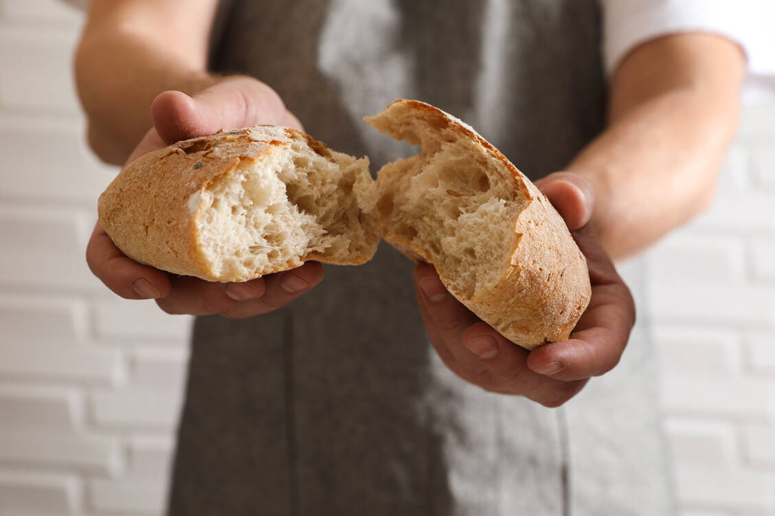 Glutenfrei ist nicht gleich gesünder. Wer nicht an einer Erkrankung wie etwa Zöliakie leidet, muss und sollte sogar nicht auf Gluten verzichten.  / © Getty Images/Liudmila Chernetska