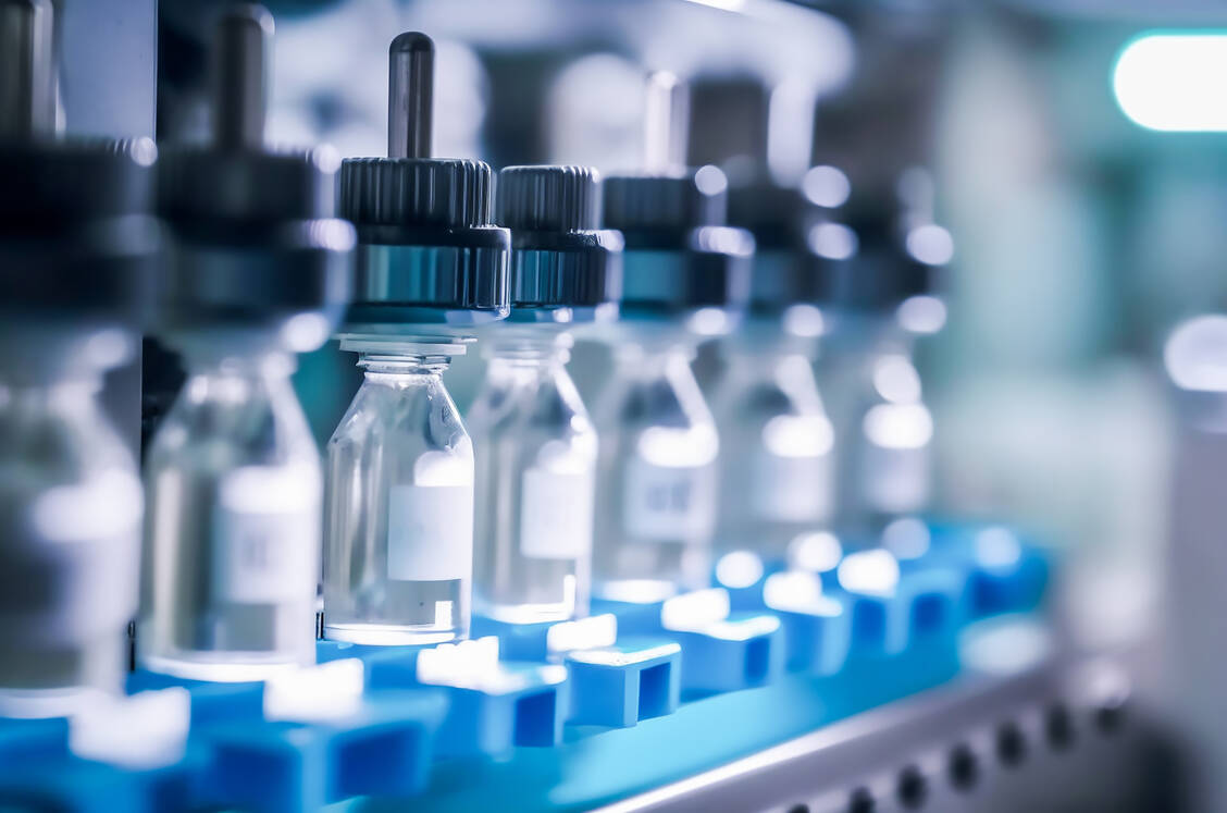 Die neuen Impfstoffe haben das Ziel, das Immunsystem zur Toleranz körpereigener Strukturen zu bewegen. / Foto: Adobe Stock/Onchira (KI)