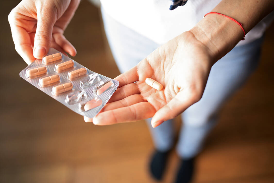 Bei Menschen mit Diabetes kann trotz ausgewogener Mischkost ein Mangel an Nährstoffen auftreten. Das sollte durch Nahrungsergänzungsmittel ausgeglichen werden. / Foto: Getty Images/vitapix