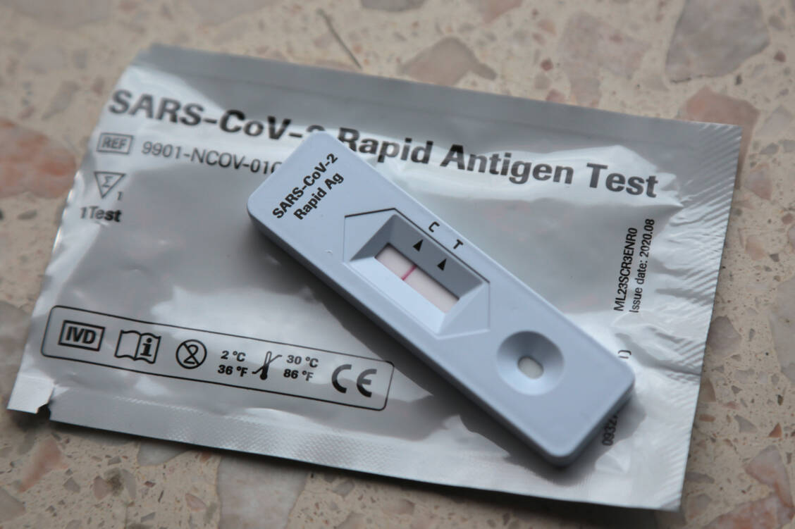Bisher zur Anwendung durch geschultes Personal gedacht, können nun auch Coronavirus-Schnelltest für Laien auf den Markt kommen.  / Foto: Adobe Stock/Klaus Radetzki
