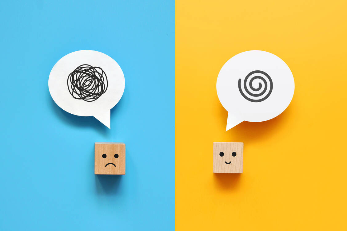 Negative Gedanken und Stress können zwei Expertinnen zufolge das Schmerzempfinden beeinflussen. / © Adobe Stock/fidaolga