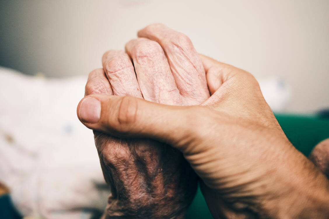 Aktuell werden unterschiedliche Ansätze geprüft und diskutiert, um »ein ausgewogenes Gesetz mit wirksamen Schutzmechanismen zu entwickeln«. / © Getty Images/O2O Creative