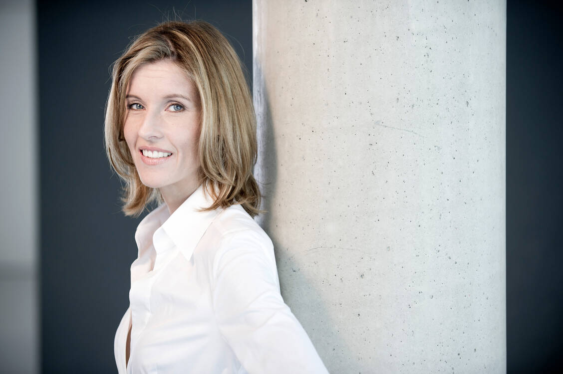 Erfolgsfaktor Körpersprache:  Monika Matschnig erklärt, wie man Mimik und Gestik gezielt einsetzt. / Foto: www.bigshot.at/Christian Jungwirth