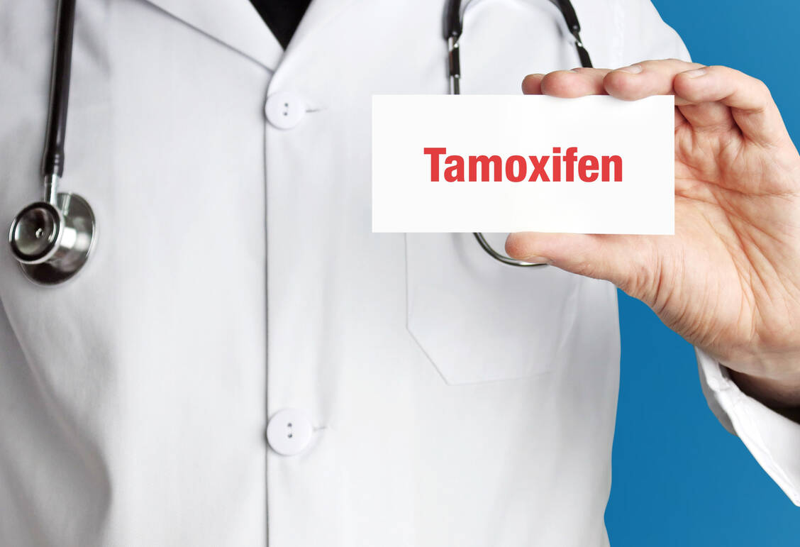 Tamoxifen gehört zu den versorgungsrelevanten Wirkstoffen. Eingesetzt wird Tamoxifen in der adjuvanten Therapie nach einer Primärbehandlung von Brustkrebs sowie beim metastasierenden Brustkrebs. / Foto: Adobe Stock/MQ-Illustrations