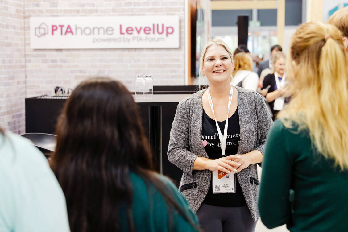 Influencerin PTA Simi ist bei der diesjährigen Expopharm täglich vor Ort. / © Zweilux/Ludolf Dahmen