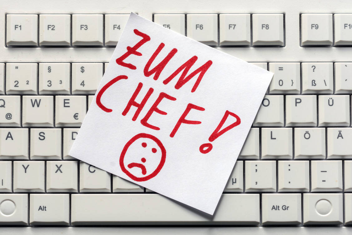 Wie Vorgesetzte mit Mitarbeitern umgehen, sagt am allermeisten über die Vorgesetzten aus. Artet deren Verhalten in Mobbing aus, bringt man am besten zeitnah den Mut auf, die Situation zu klären. / Foto: Adobe Stock/Ralf Geithe