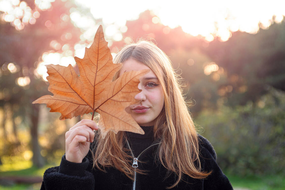 In Herbst und Winter kann die frühe Dunkelheit sich auf Stimmung und Müdigkeit auswirken. / © Getty Images/Francesco Carta fotografo