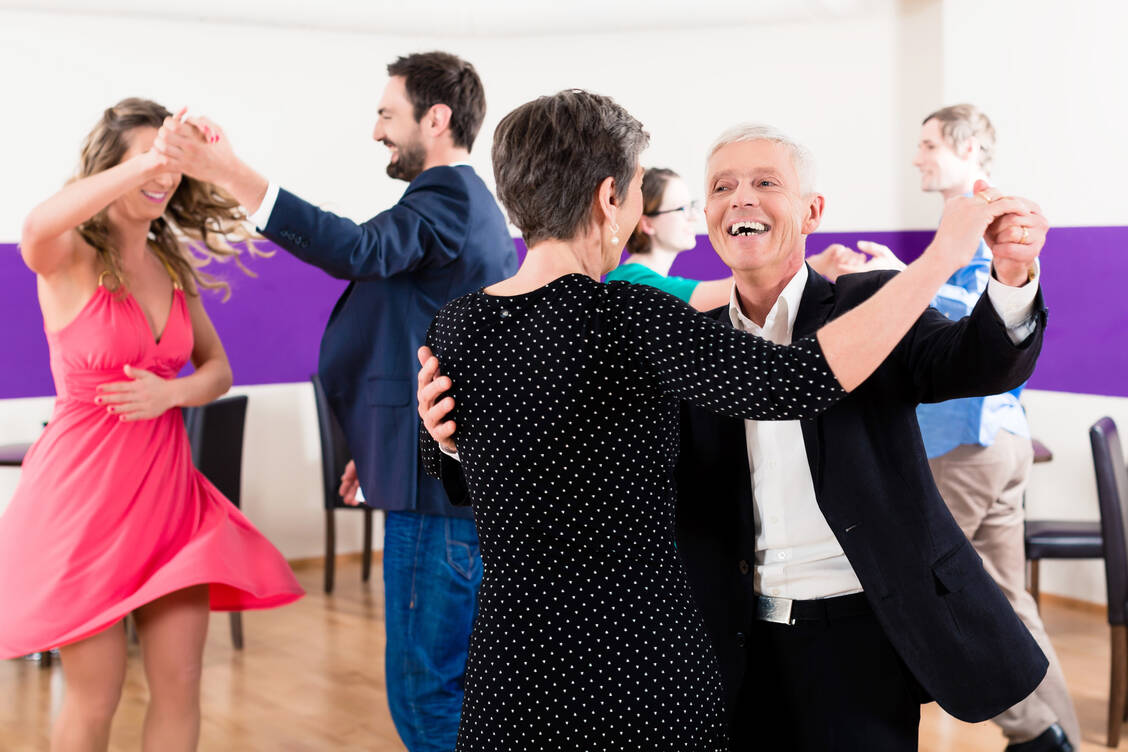 Tanzen erfreut sich  nicht nur bei der älteren Generation wachsender Beliebtheit. / Foto: Adobe Stock/Kzenon
