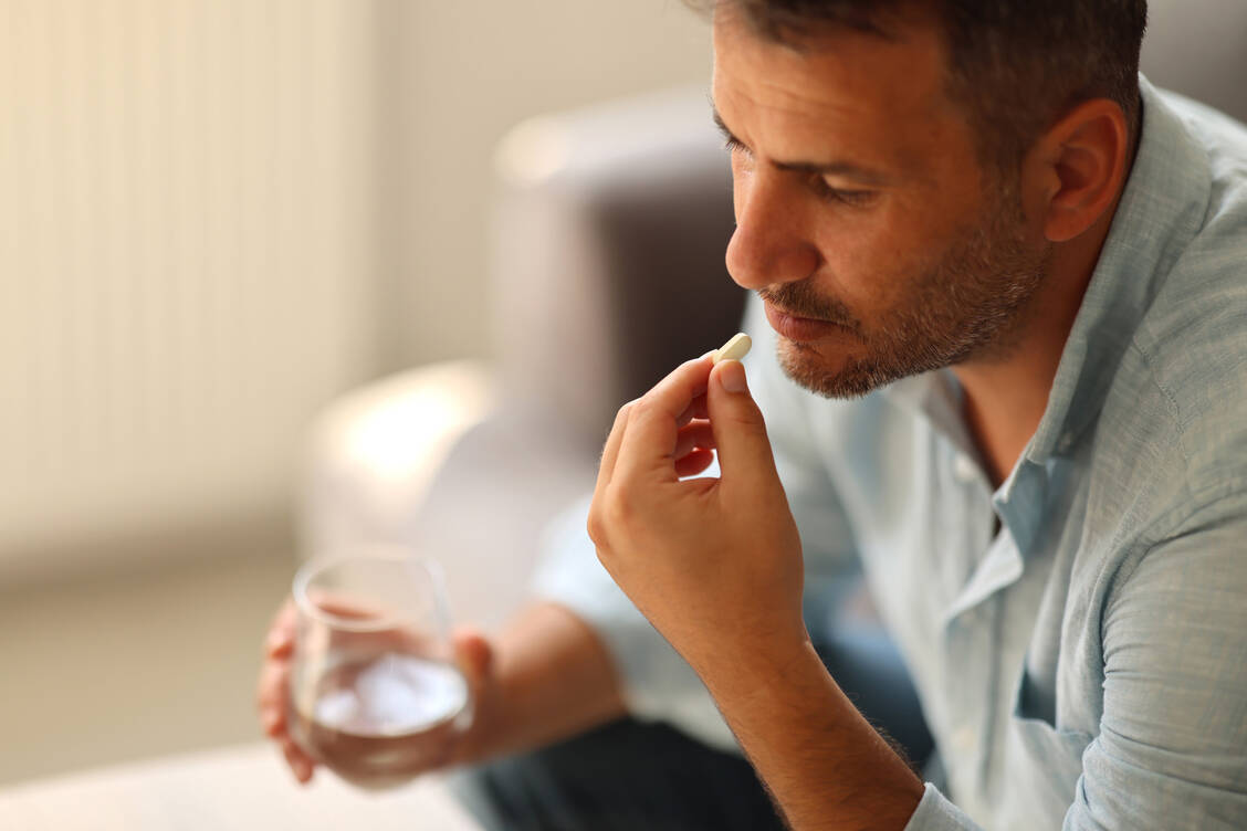 Antidepressiva bergen zwar kein Abhängigkeitspotenzial, sollten jedoch nicht abrupt abgesetzt werden, da Absetzphänomene auftreten können. / © Getty Images/ridvan_celik