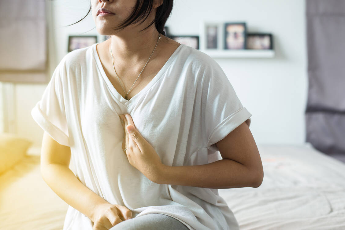 Esomeprazol ist das aktivere Enantiomer von Omeprazol. Es blockiert die Säureproduktion des Magens und wird etwa bei refluxbedingtem Sodbrennen eingesetzt. / Foto: Adobe Stock/gballgiggs